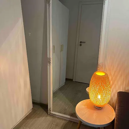 Beautiful Right In The Center Apartament